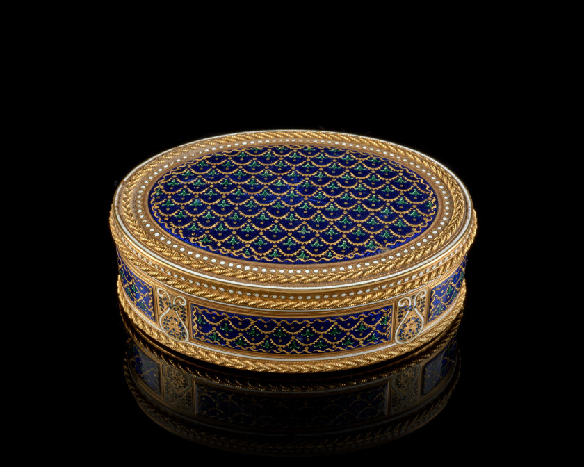 TABATIÈRE OVALE EN OR ET ÉMAIL Poinçon du Maître orfèvre Joseph-Etienne Blerzy, reçu en 1768 Paris 1784-1785