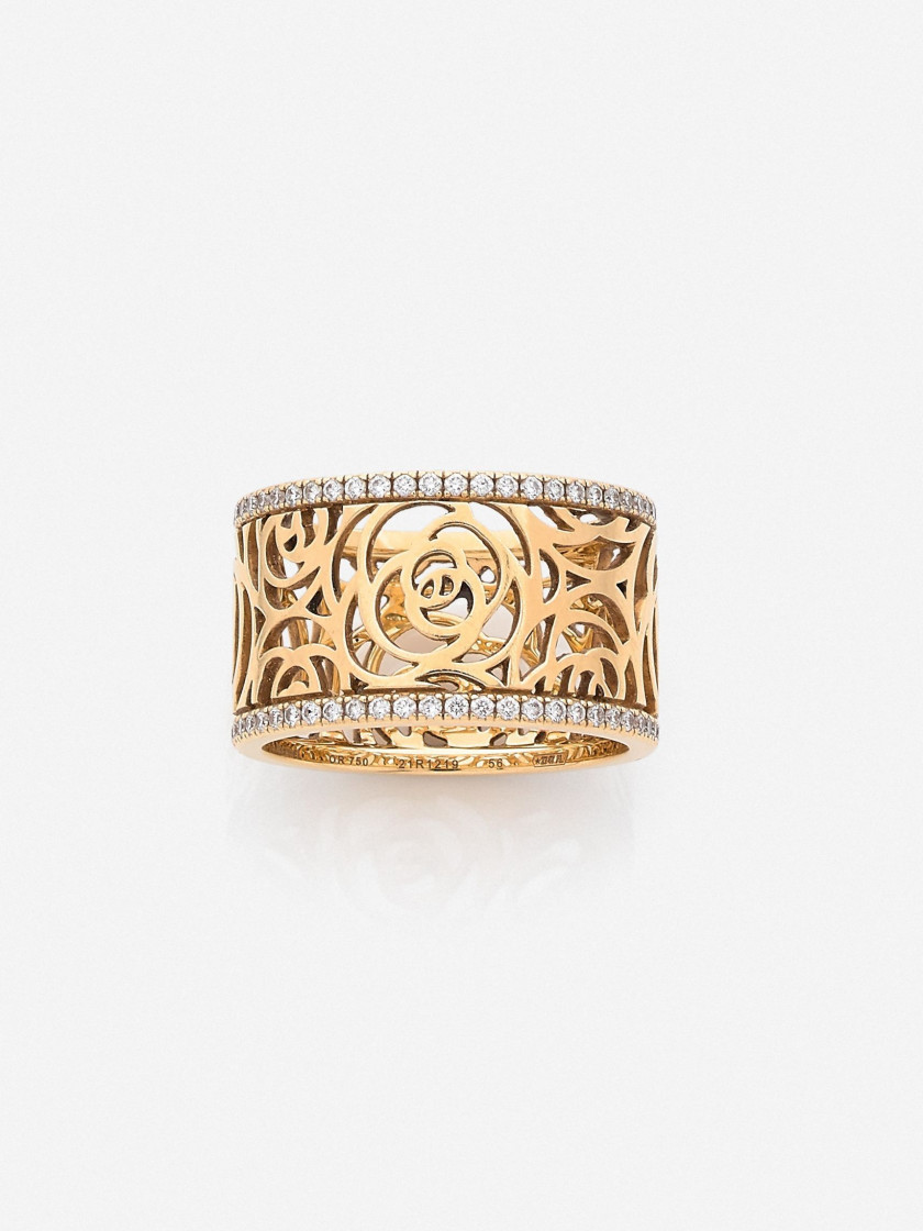 CHANEL  Large bague "Camélia"