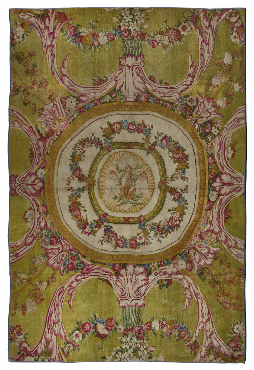 TAPIS D'AUBUSSON AU POINT DE LA SAVONNERIE DE LA FIN DU XVIIIe SIÈCLE