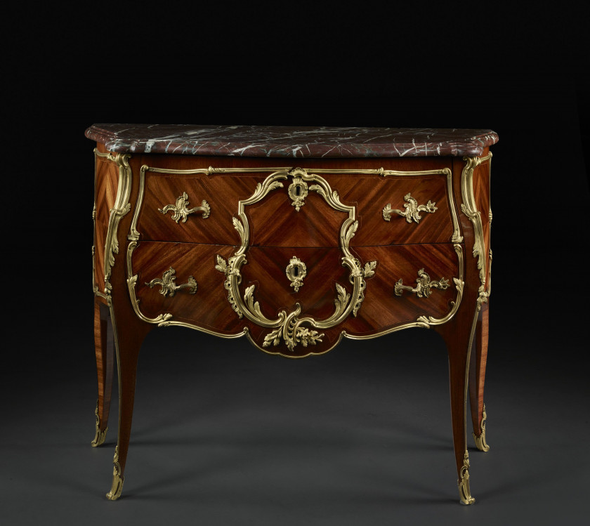 COMMODE D'ÉPOQUE LOUIS XV Estampille de Pierre Roussel