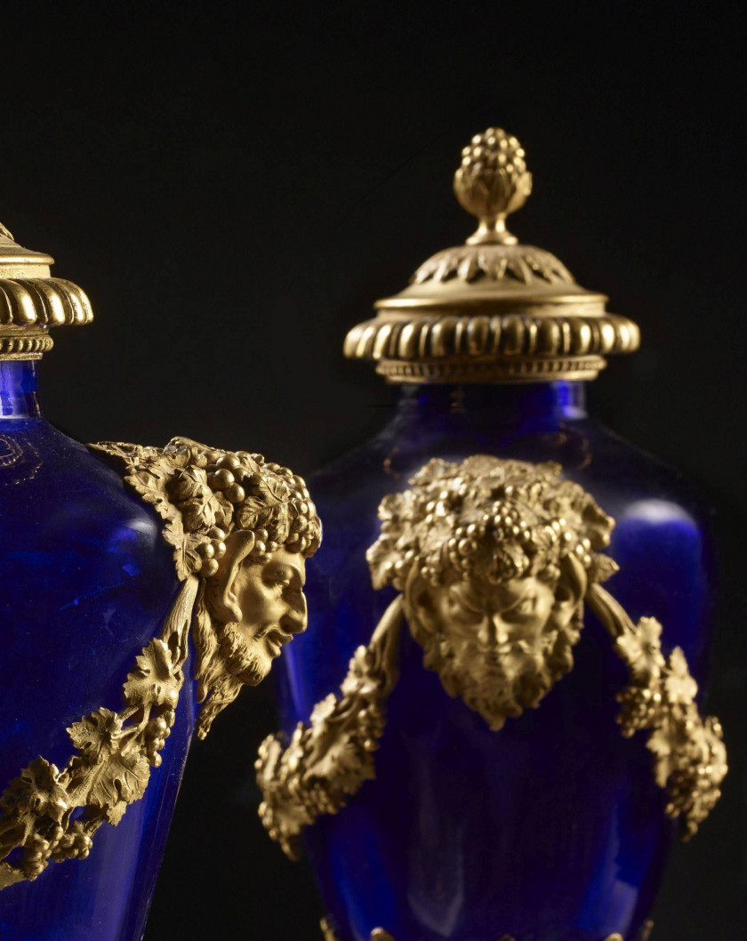 PAIRE DE VASES D'ÉPOQUE LOUIS XVI