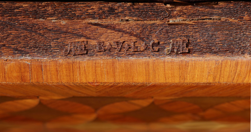 TABLE À ÉCRIRE MÉCANIQUE D'ÉPOQUE LOUIS XV, VERS 1770 Estampille de Roger Vandercruse dit Lacroix