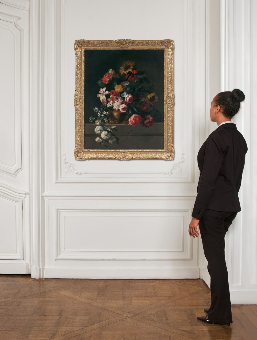 Ecole française vers 1700 Suiveur de Jean-Baptiste Monnoyer Bouquet de fleurs dans un vase orné de sphinx sur un entablement Huile s...