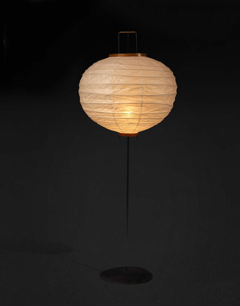 Isamu NOGUCHI 1904-1988 Lampadaire variante du mod. N°10A de la série dite « Akari » - le modèle créé circa 1965