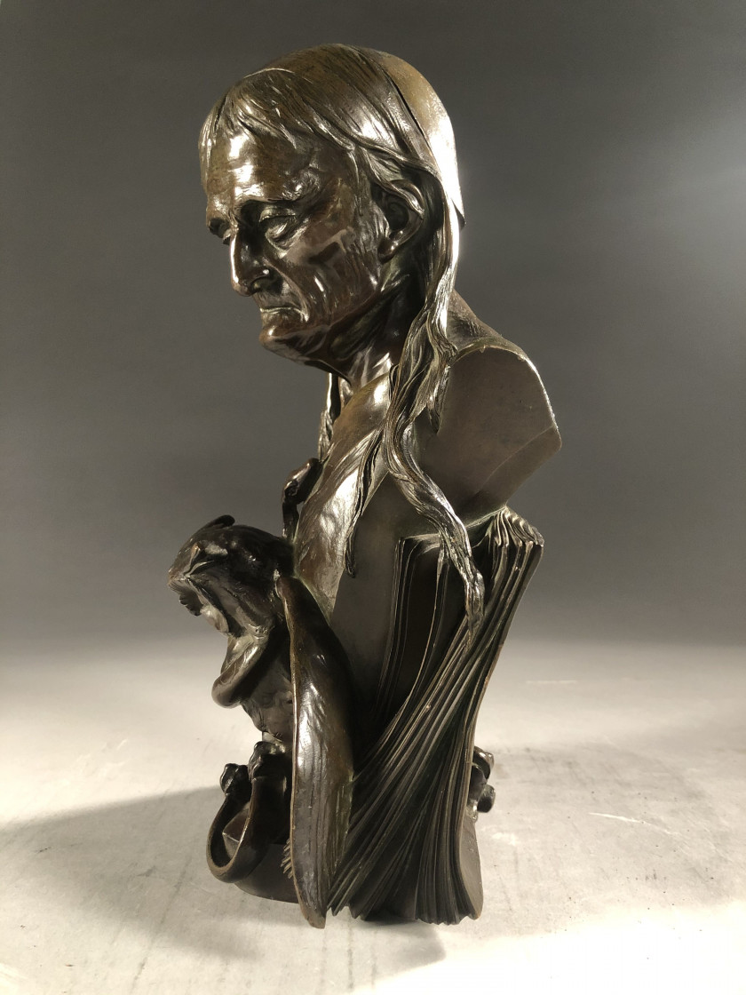 Auguste-Louis LALOUETTE 1826 - 1883 Buste de Sorcière Bronze à patine brun vert nuancé