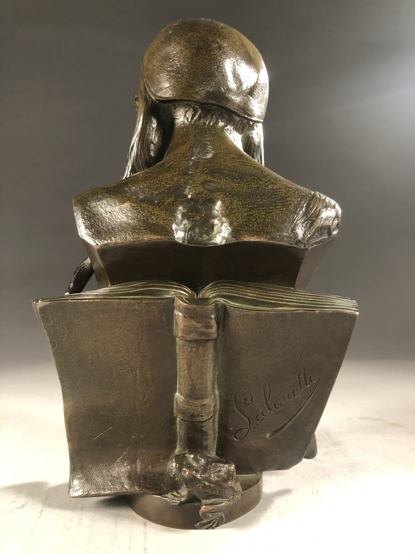 Auguste-Louis LALOUETTE 1826 - 1883 Buste de Sorcière Bronze à patine brun vert nuancé