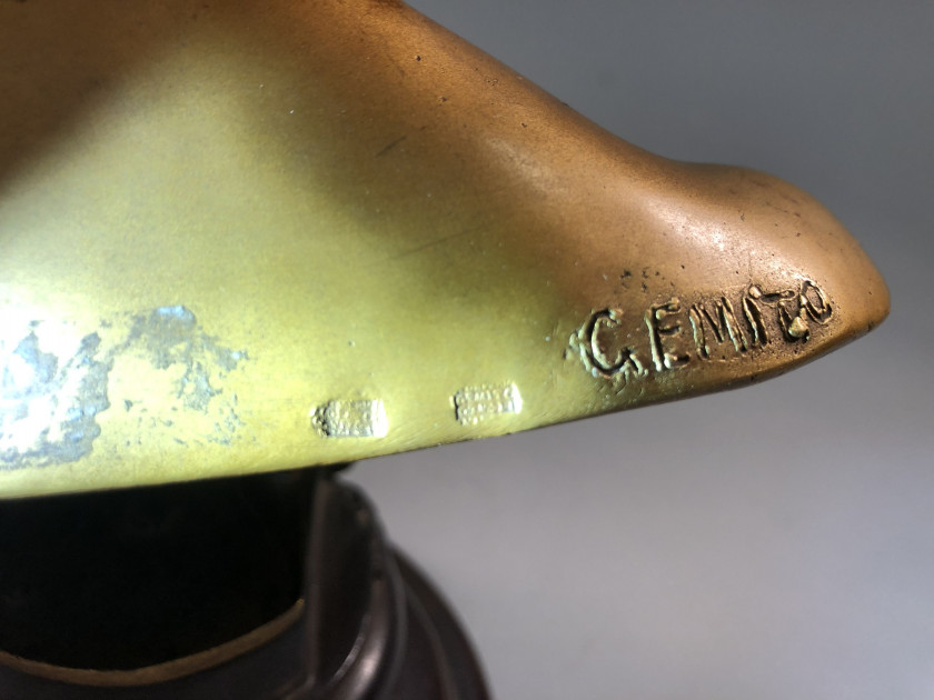 Vincenzo GEMITO Naples, 1852 - 1929 Buste de jeune garçon Bronze à patine dorée sur une base à patine brune