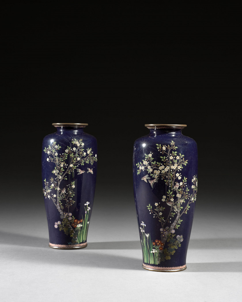 PAIRE DE VASES CLOISONNÉS, Japon, époque Meiji (1868-1912)