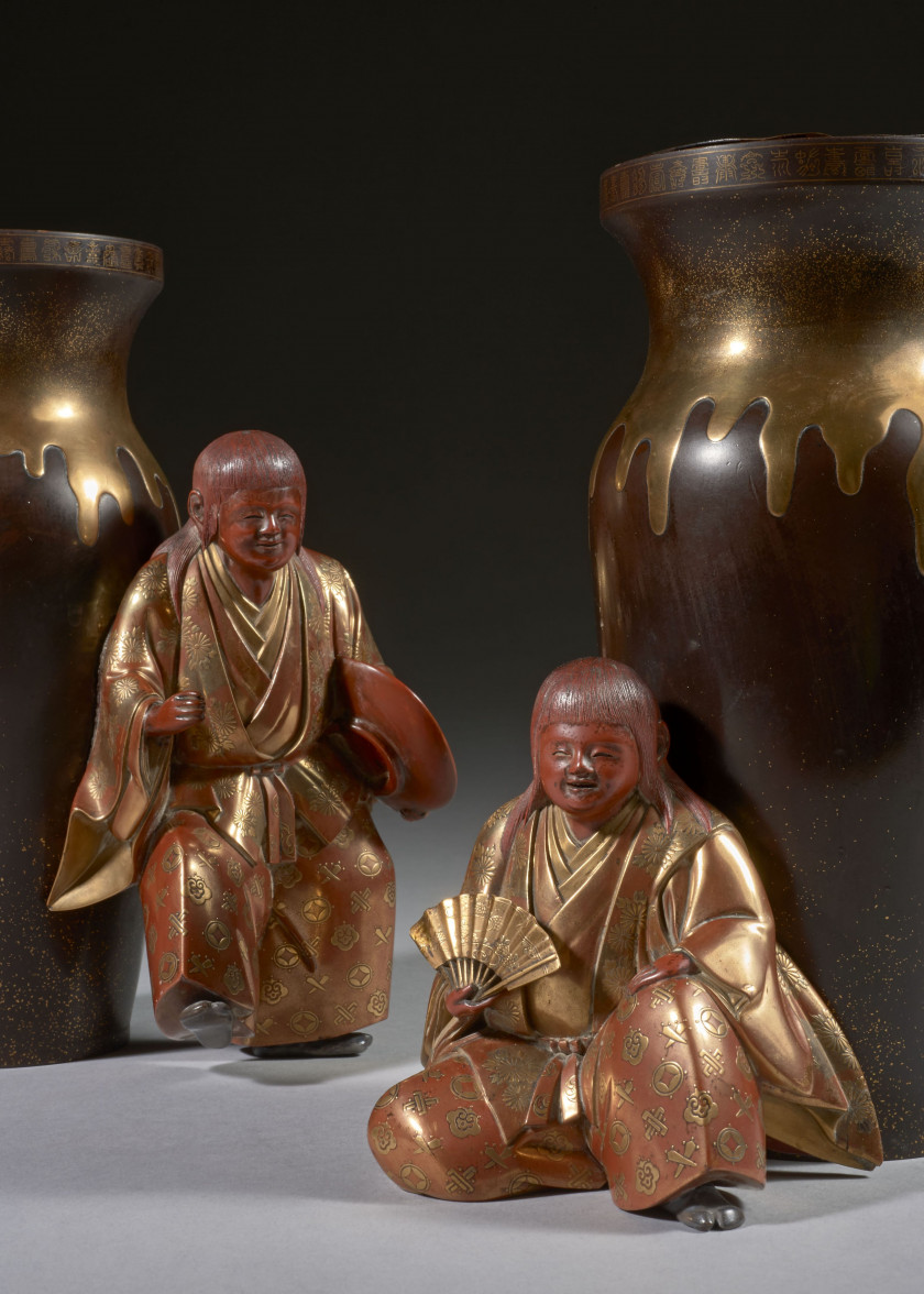PAIRE DE VASES EN BOIS LAQUÉ, Japon, époque Meiji (1868-1912)