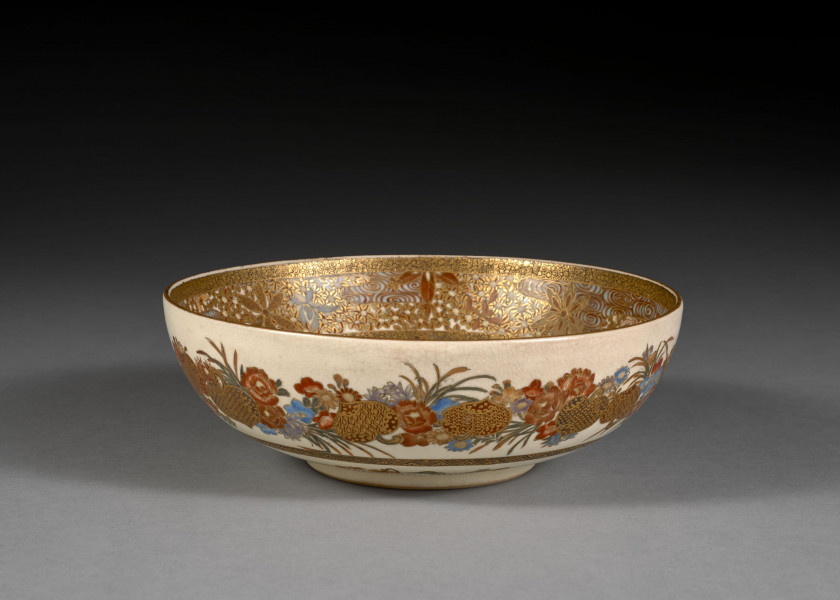 COUPE EN FAÏENCE SATSUMA, Japon, époque Meiji (1868-1912)