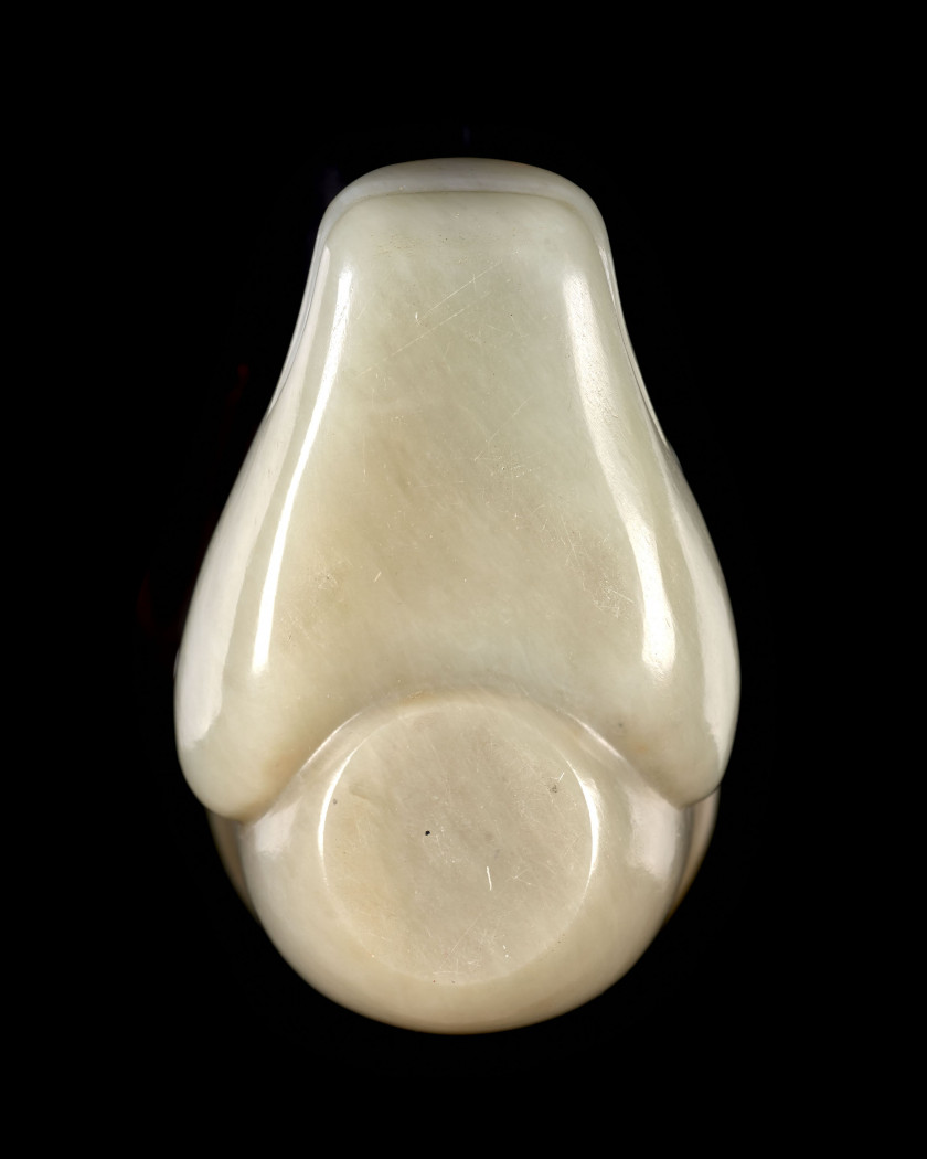 RHYTON EN JADE À TÊTE DE TAUREAU, Chine, dynastie Qing, XIXe siècle