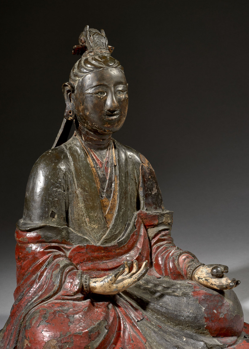 STATUE DE DIGNITAIRE EN BRONZE LAQUÉ ROUGE ET OR, Chine, dynastie Ming (1368-1644) ou légèrement postérieur