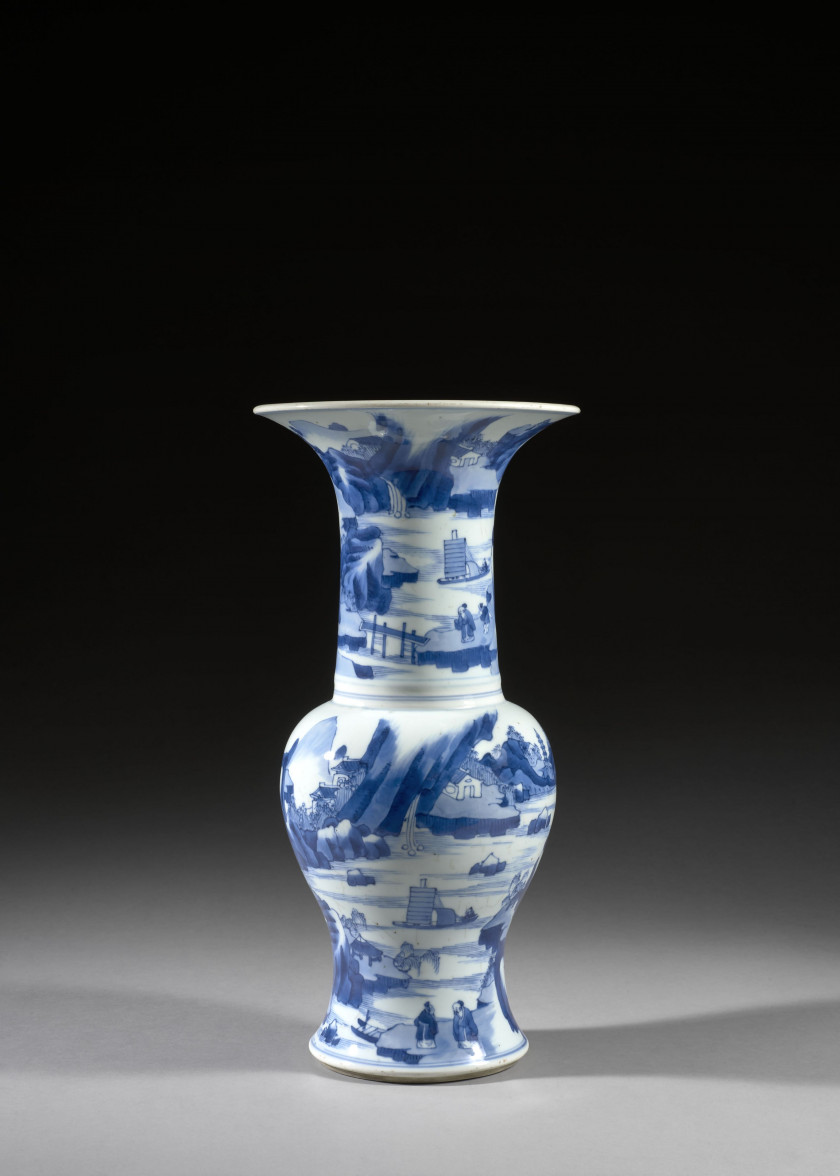 VASE YENYEN EN PORCELAINE BLEU BLANC, Chine, dynastie Qing, époque Kangxi (1662-1722)