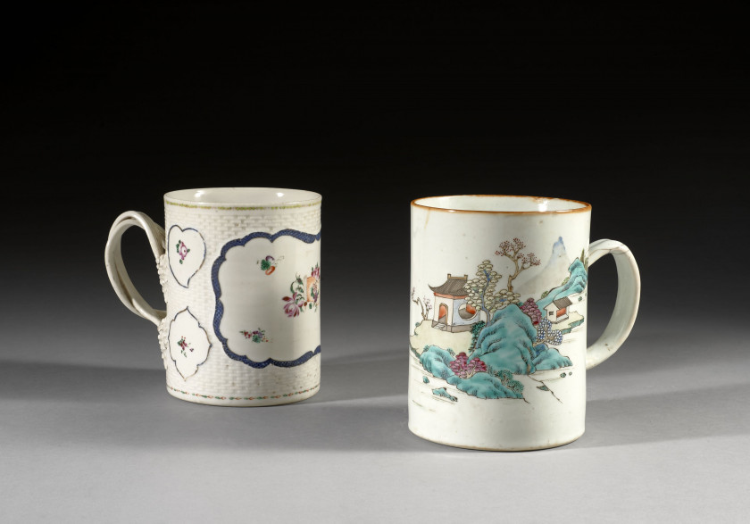 DEUX CHOPES EN PORCELAINE FAMILLE ROSE, Chine, dynastie Qing, XVIIIe siècle