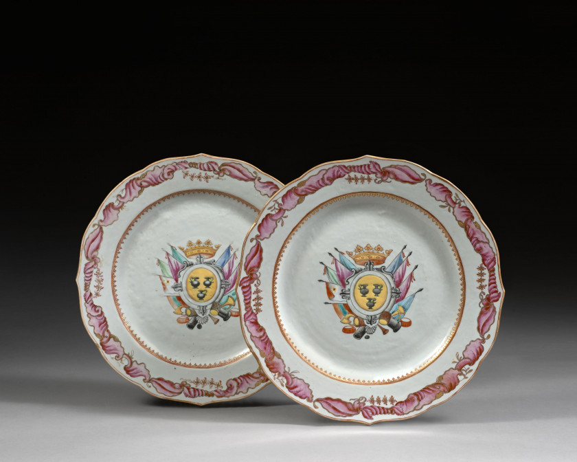 PAIRE DE PLATS EN PORCELAINE FAMILLE ROSE, Chine, dynastie Qing, époque Qianlong, circa 1745