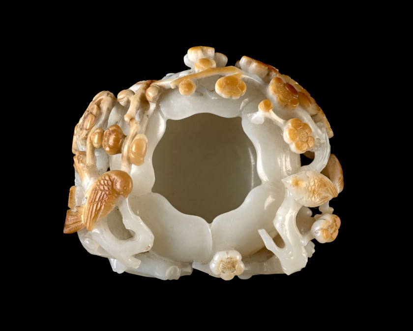 RINCE-PINCEAUX EN JADE BLANC ET ROUILLE, Chine