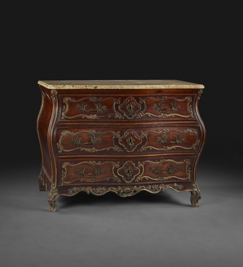 COMMODE, TRAVAIL RÉGIONAL D'ÉPOQUE LOUIS XV Probablement Sud de la France