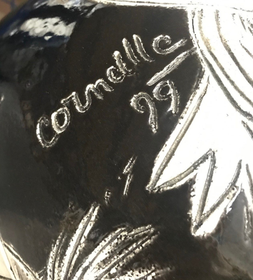 CORNEILLE (1922 - 2010) Oeuf 59 - 1999 Céramique émaillée et socle en bois