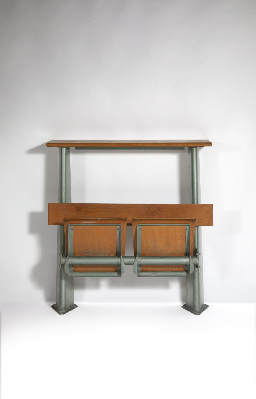 Jean PROUVÉ 1901-1984 Banc d’amphithéâtre à deux sièges - circa 1950