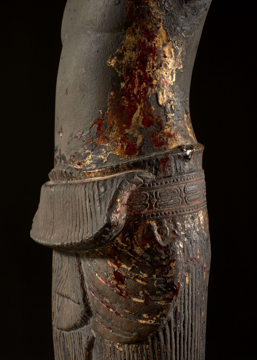 TORSE EN GRÈS SCULPTÉ, Cambodge, Art Khmer, style Angkor Vat, XIIe siècle