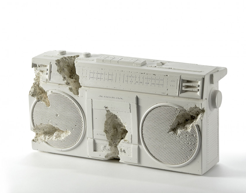 Daniel ARSHAM (Américain - Né en 1980) Futur Relic Excavation 08 (Radio) - 2017 Plâtre et verre pilé