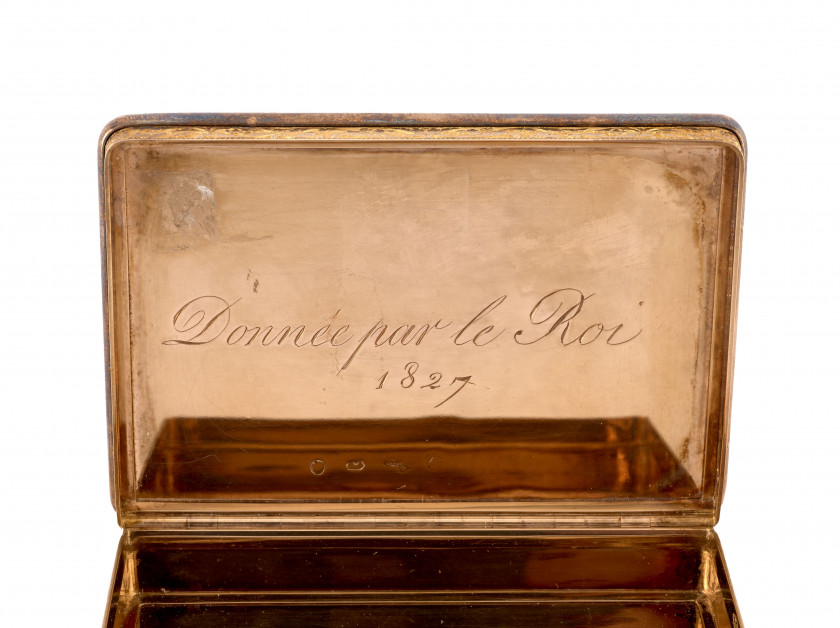 TABATIÈRE DE PRÉSENT EN OR DE COULEURS 18 k (750), ÉMAIL ET DIAMANTS AU MONOGRAMME DE CHARLES X Par Gabriel-Raoul Morel Paris, 1819-...
