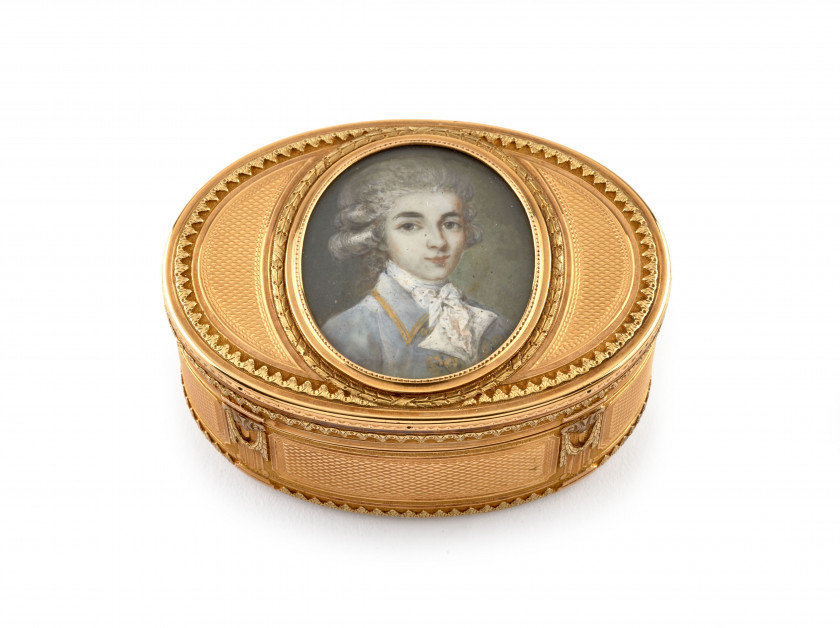 TABATIÈRE OVALE EN OR DE COULEURS 18 k (750) ORNÉE D'UNE MINIATURE Par Pierre Sevin Paris 1777-1778