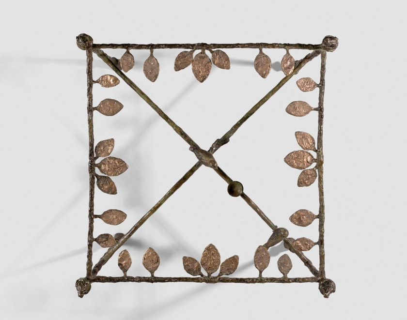 Diego GIACOMETTI 1902- 1985 Table feuilles aux oiseaux et aux grenouilles Bronze à patine brune et dorée