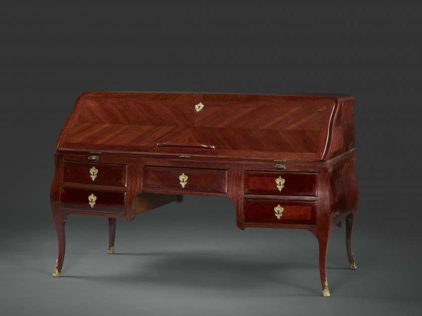 BUREAU DE PENTE D'ÉPOQUE LOUIS XV Estampille de Pierre IV Migeon