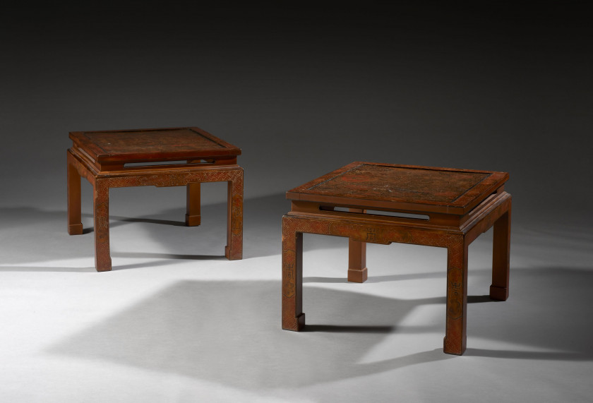 PAIRE DE TABLES BASSES EN BOIS LAQUÉ, Chine, plateaux de la dynastie Ming (1368-1644)