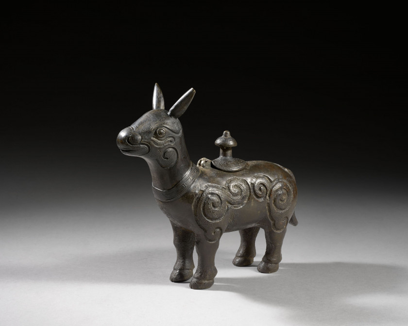 TAPIR EN BRONZE FORMANT BRÛLE-PARFUM, Chine, dynastie Qing, XIXe siècle