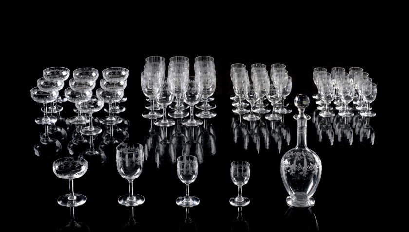 PARTIE DE SERVICE DE VERRES MODÈLE SÉVIGNÉ Travail de la Maison Baccarat