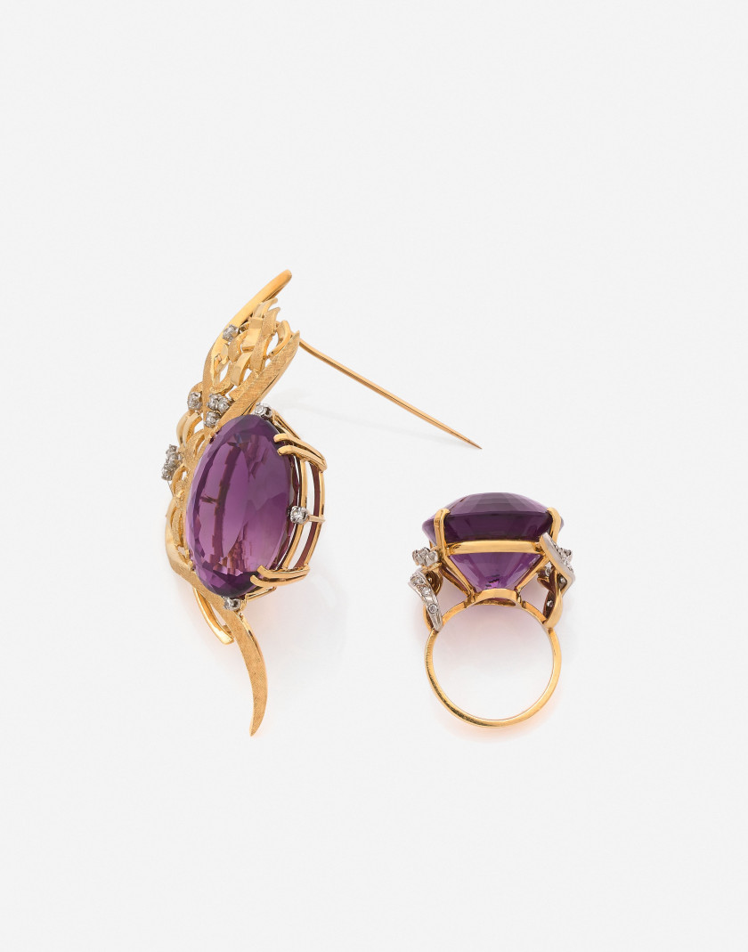 STERN (Attribuées à) Bague et broche en or gravé, améthystes et diamants An amethyst, diamond and gold brooch and ring (attributed to)