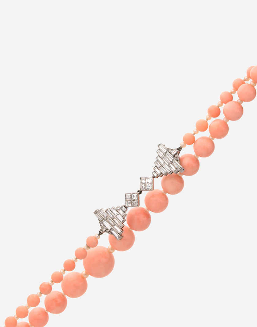 Collier Corail, perles, diamants et platine, v. 1920-1930 A coral, diamond, pearl and platinum necklace, ca. 1920-1930