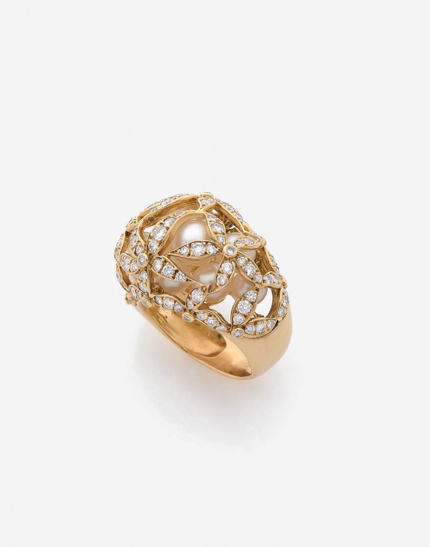 MIKIMOTO Bague «Rock’n’roll» en or, perles et diamants A pearl, diamond and gold "Rock'n'roll" ring