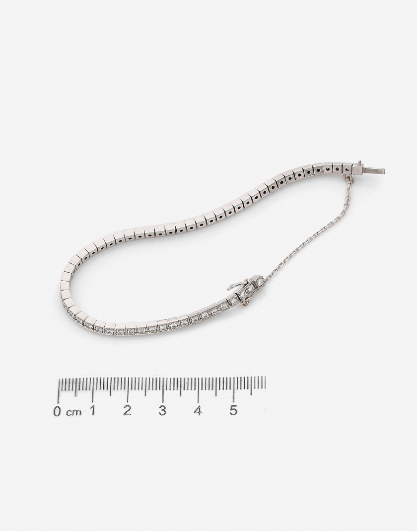 CARTIER Bracelet souple en or gris et diamants taillés en brillant A brillant-cut diamond and white gold tennis bracelet