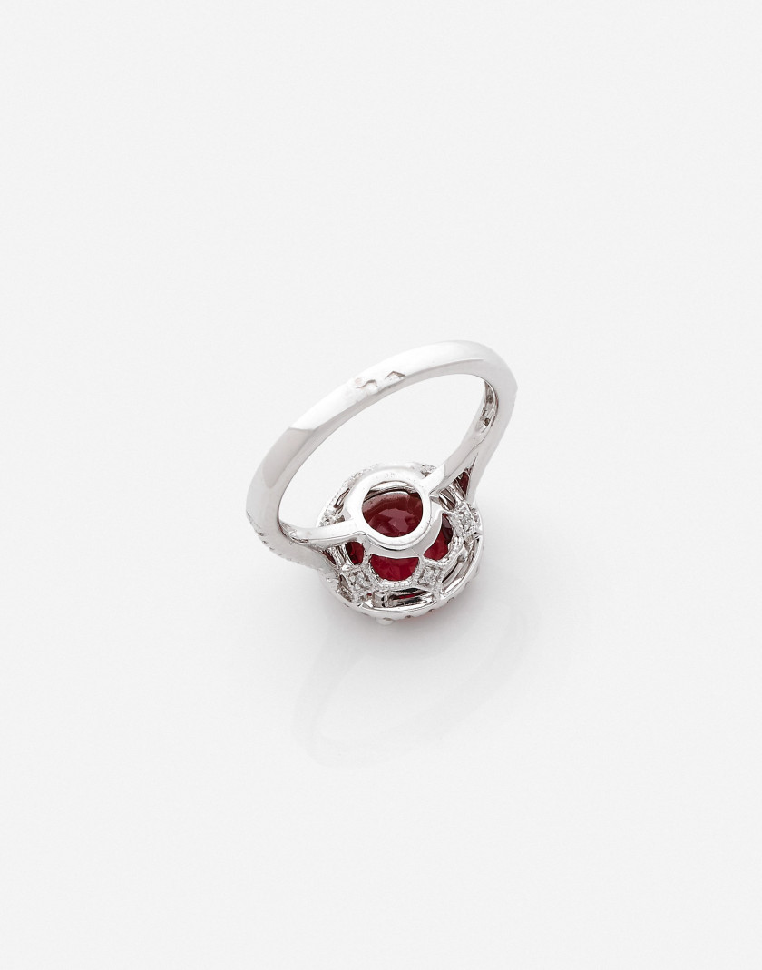 Bague  Or, spinelle 3.01 cts (GCI: spinelle naturel) et diamants A 3.01 ct spinel (GCI: natural), diamond and gold ring