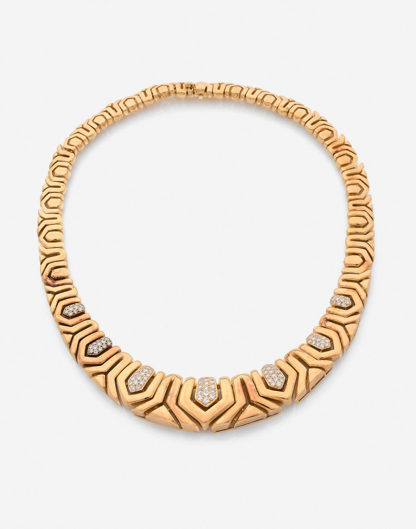 BOUCHERON Collier articulé en or et diamants A diamond and gold necklace