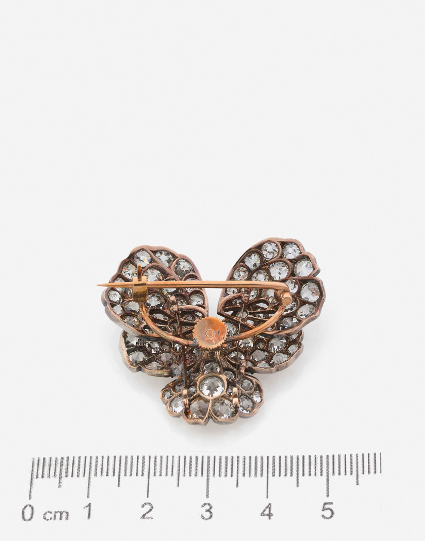 Broche trembleuse Pensée en argent, or et diamants, vers 1880 A diamond, gold and silver pansy trembleuse brooch, circa 1880