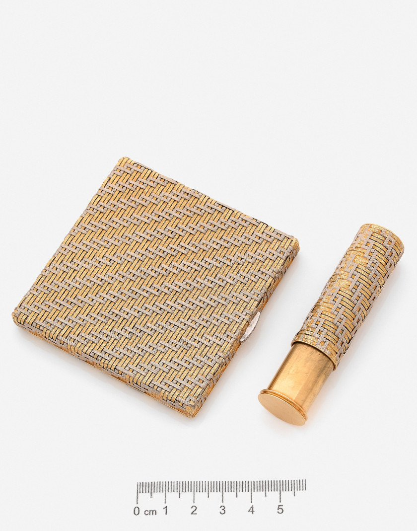 Poudrier et rouge à lèvres Or gris et jaune tressé et diamants A powder compact and lipstick in white and yellow gold and diamonds