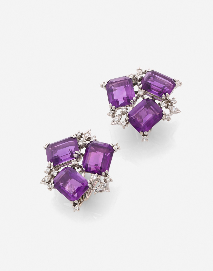 Bague et boucles d'oreilles en or, améthystes et diamants  An amethyst, diamond and gold set (ring and earrings)