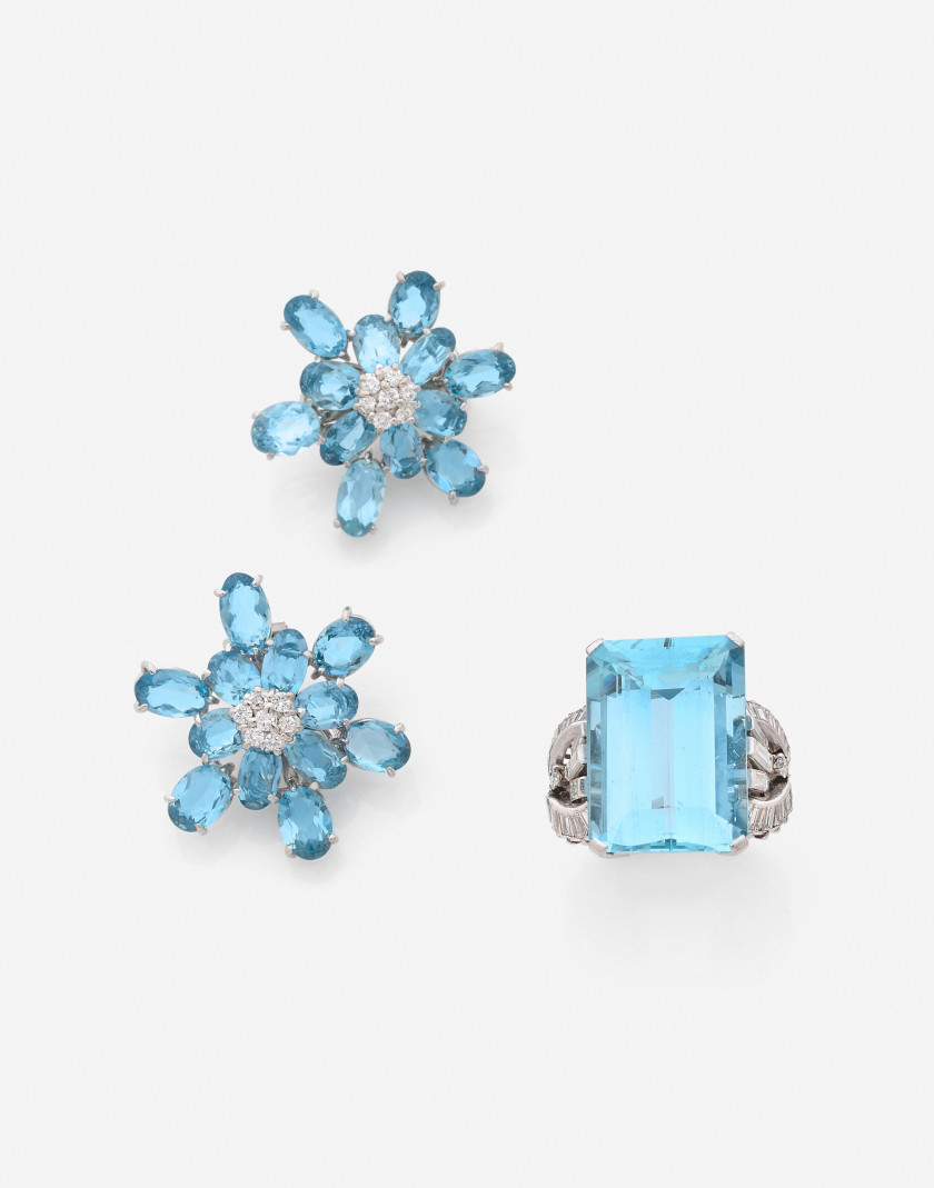 Bague et boucles d'oreilles en or, aigues-marines et diamants An aquamarine, diamond and gold set (ring and earrings)