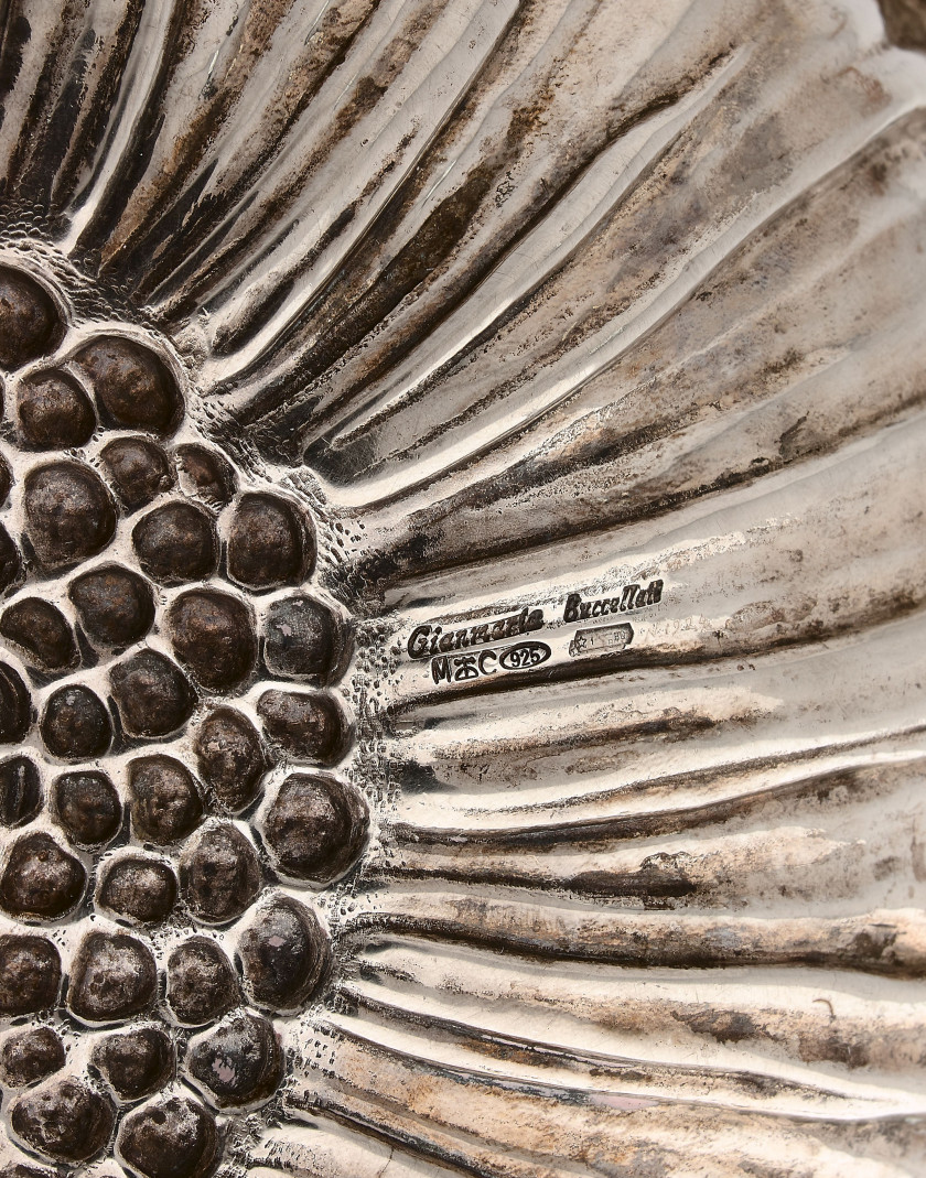 Gianmaria BUCCELLATI  Coupelle "Marguerite" en argent A silver daisy bowl