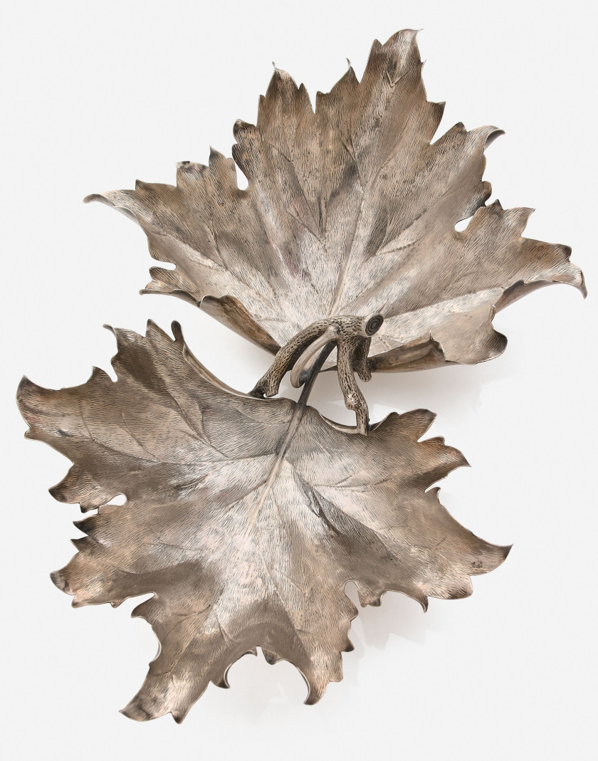 Gianmaria BUCCELLATI   Vide-poche "Feuilles de vignes" en argent A silver double vine leaf tidy