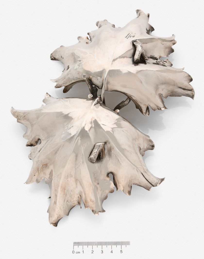 Gianmaria BUCCELLATI   Vide-poche "Feuilles de vignes" en argent A silver double vine leaf tidy