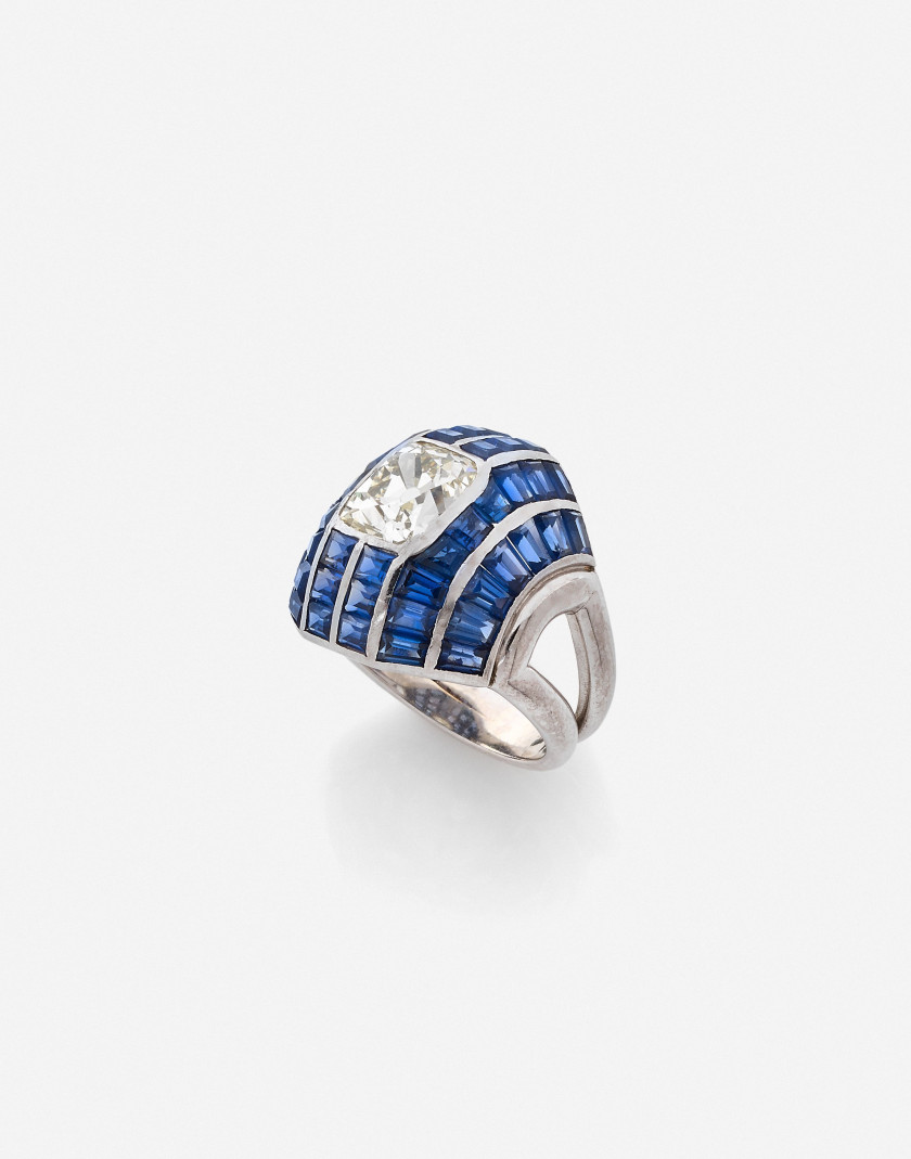 Bague Or, diamant et saphirs A diamond, sapphire and gold ring