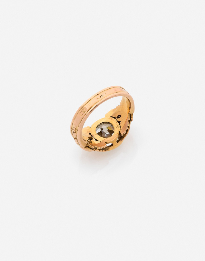 Bague en or et diamant env. 3 cts, travail russe, vers 1910 An approx. 3 ct diamond and gold ring, Russian work, circa 1910