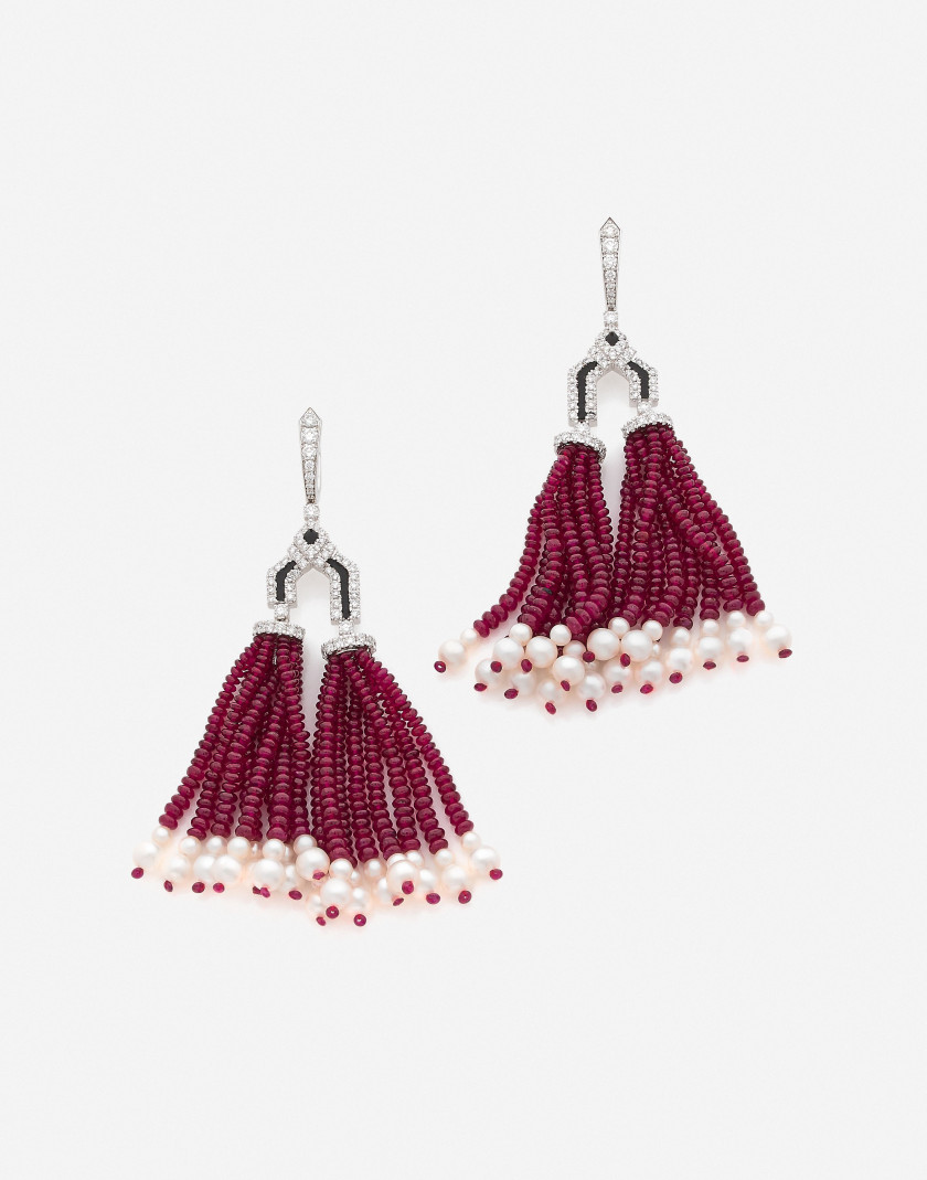 Pendants d'oreilles En or, diamants, rubis et émail  A pair of diamond, ruby, enamel and gold ear pendants