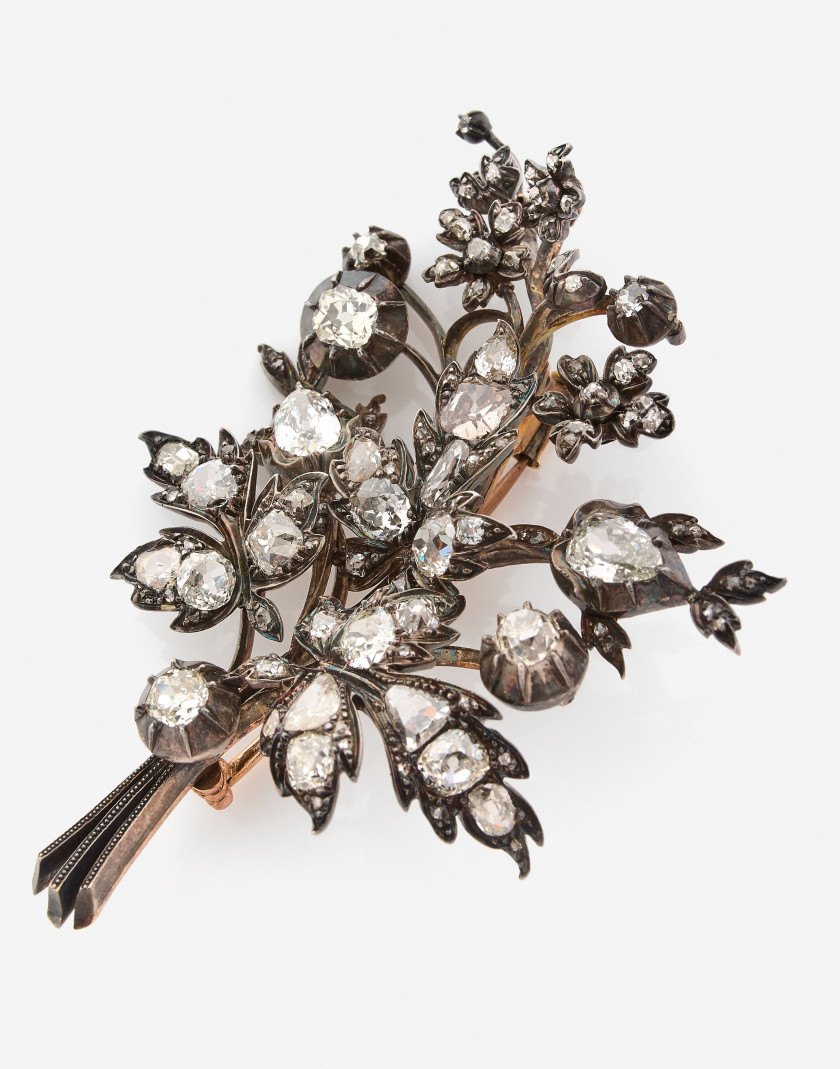 Broche bouquet Argent, or et diamants, début du XXème s. A diamond, silver and gold bouquet brooch, early 20th cent.