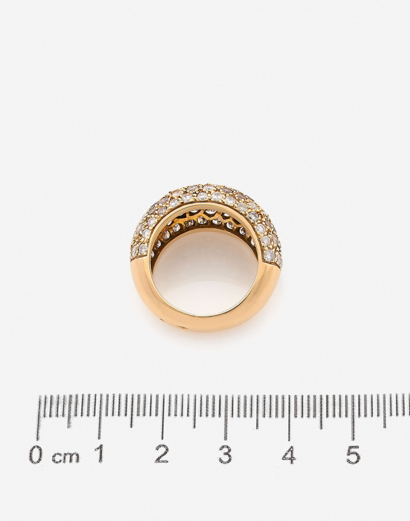 CARTIER  Bague jonc or et diamants blancs et bruns, 1999 A brown and white diamond and gold ring, 1999